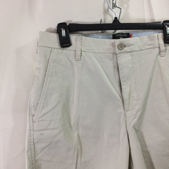 NEW Dockers Mens Shorts Ultimate Supreme Flex Beige Flat Front Slash Pockets 30 - Picture 4 of 4